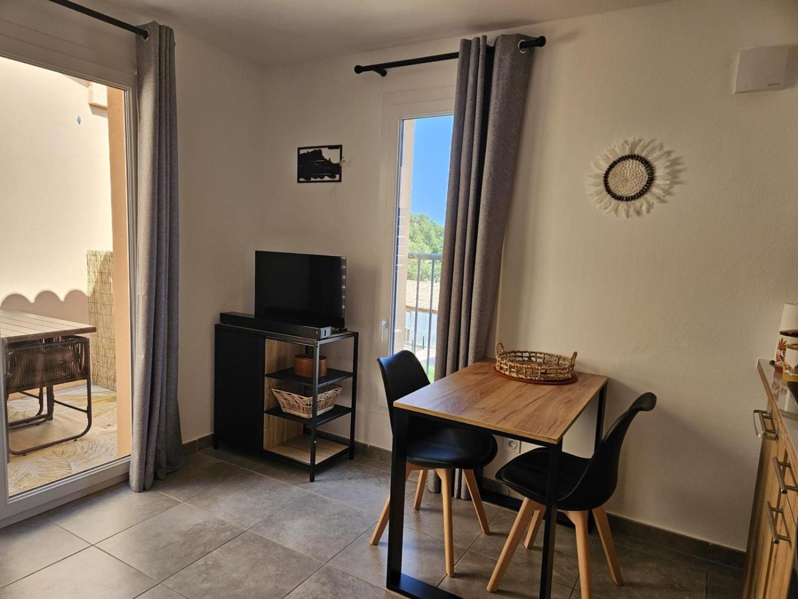 Residence Hoteliere Les Hameaux De Saint Cyprien 25 M2 Lecci Eksteriør bilde